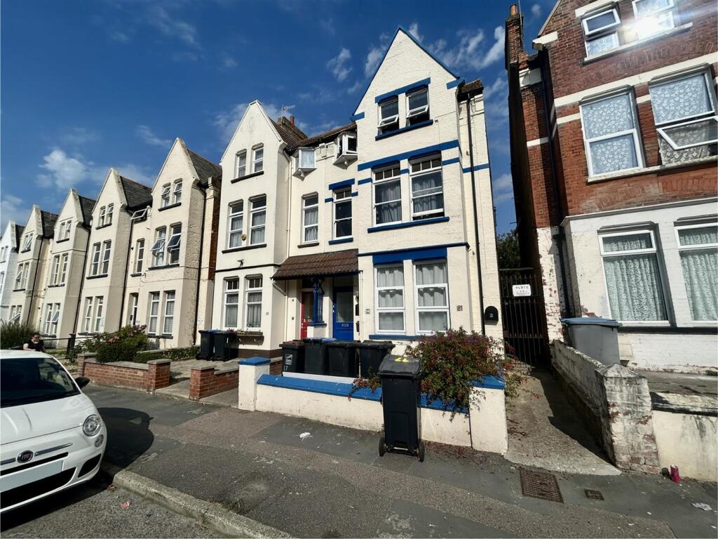 2 bed Apartment for rent in Margate. From Lovetts Property Services Cliftonville Ltd. 2 bed Apartment for rent in Margate. From Lovetts Property Services Cliftonville Ltd.