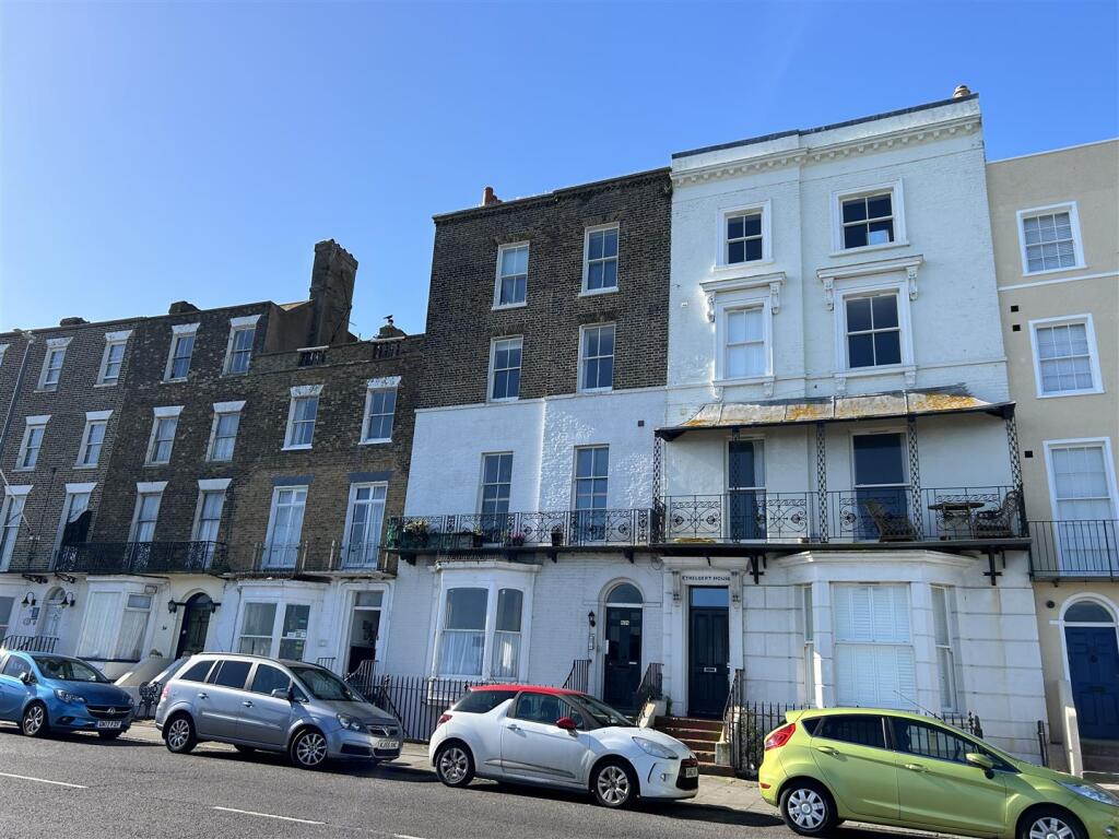 2 bed 1st Floor Flat for rent in Margate. From Lovetts Property Services Cliftonville Ltd.