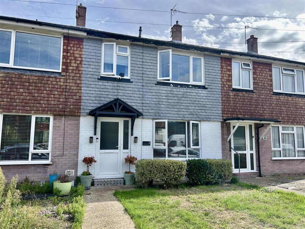 3 bed Mid Terraced House for rent in Margate. From Lovetts Property Services Cliftonville Ltd. 3 bed Mid Terraced House for rent in Margate. From Lovetts Property Services Cliftonville Ltd.