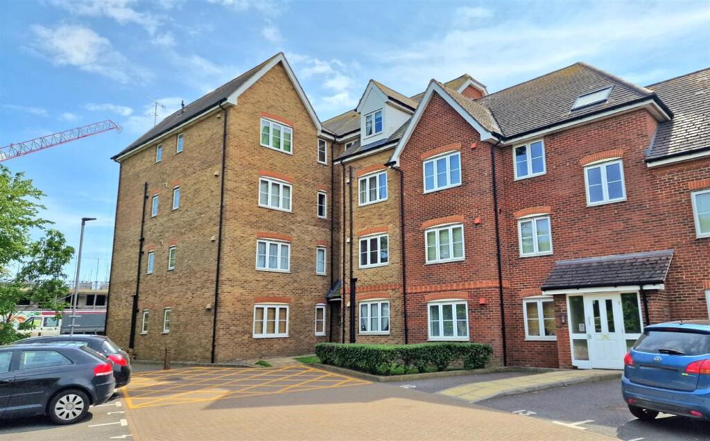 2 bed 1st Floor Flat for rent in Lydden. From Lovetts Property Services Cliftonville Ltd. 2 bed 1st Floor Flat for rent in Lydden. From Lovetts Property Services Cliftonville Ltd.