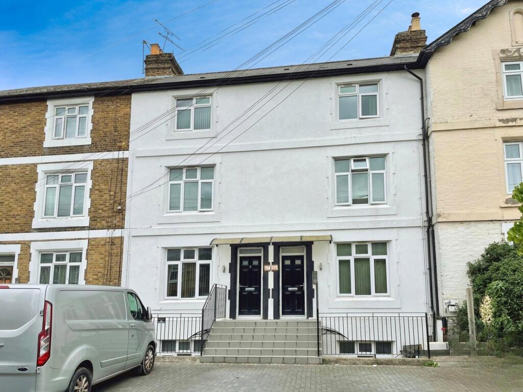 1 bed 1st Floor Flat for rent in Slough. From Oakwood Estates - Burnham 1 bed 1st Floor Flat for rent in Slough. From Oakwood Estates - Burnham