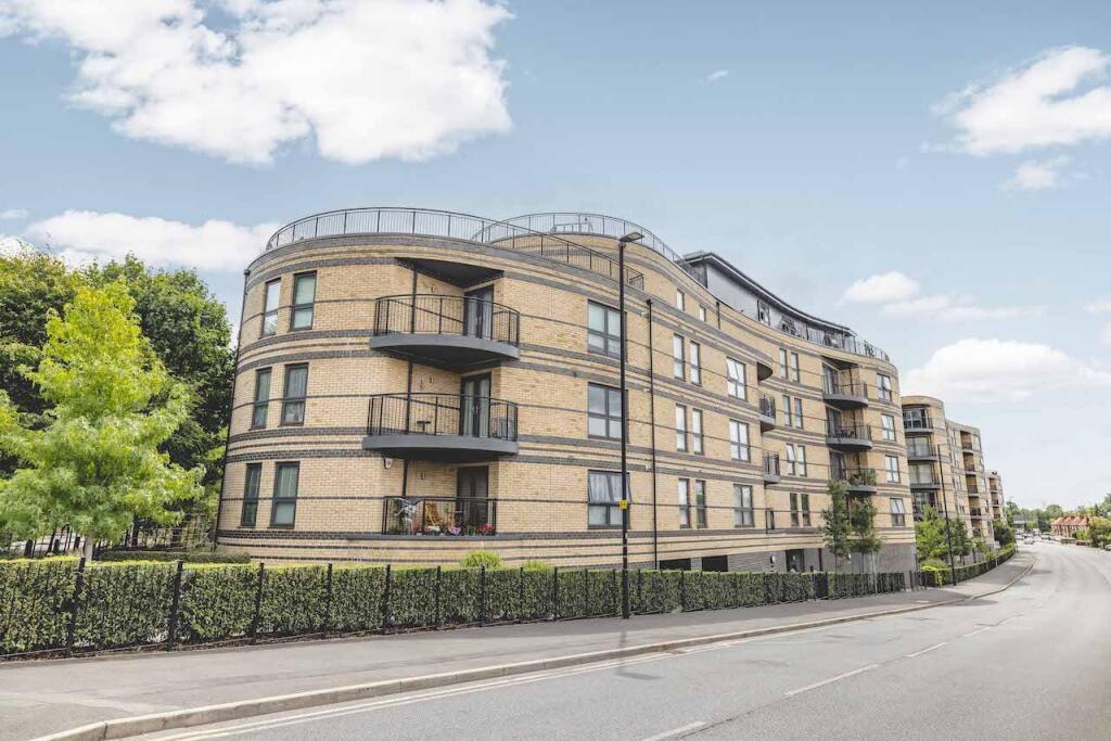 2 bed Apartment for rent in Slough. From Oakwood Estates - Burnham