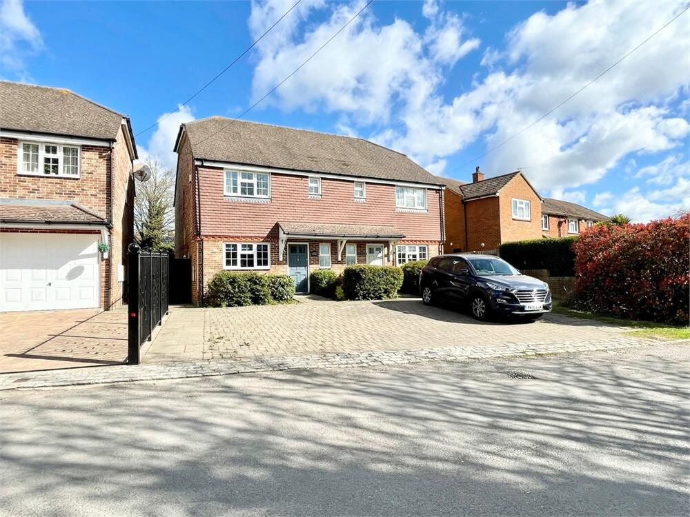3 bed Semi Detached for rent in Hitchambury. From Oakwood Estates - Burnham