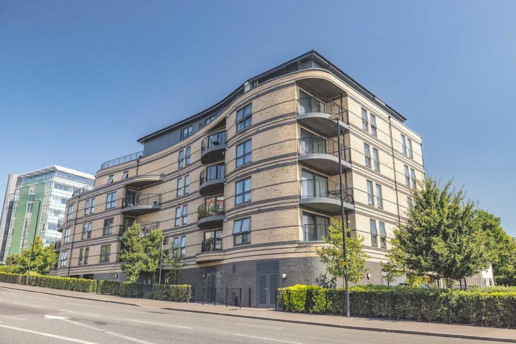 2 bed Apartment for rent in Slough. From Oakwood Estates - Burnham