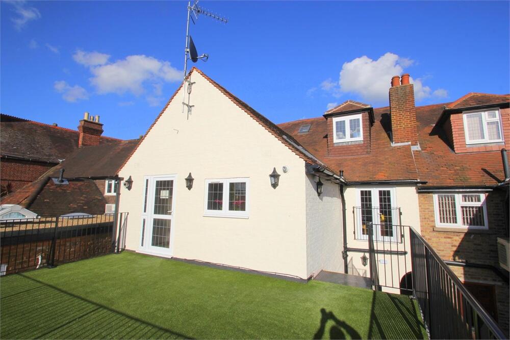 4 bed HMO for rent in Hitchambury. From Oakwood Estates - Burnham