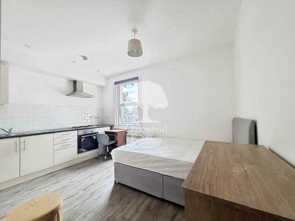 1 bed House Share for rent in Slough. From Oakwood Estates - Burnham