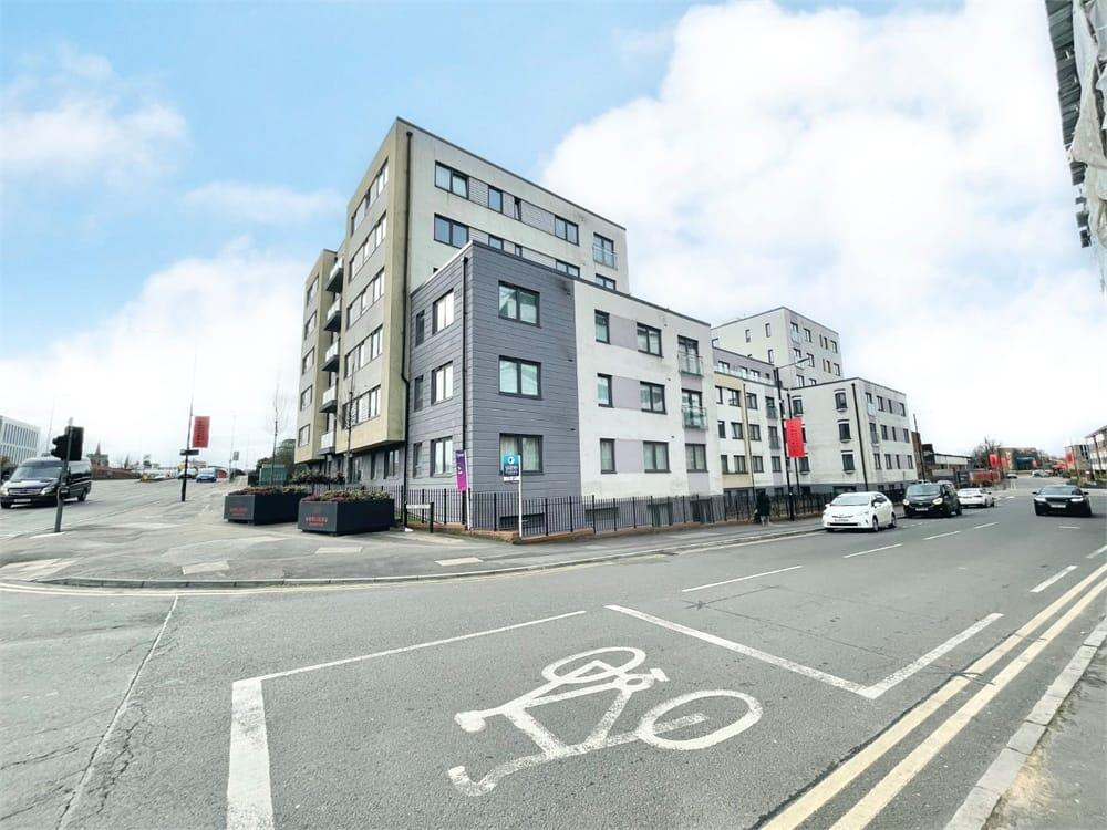 1 bed Apartment for rent in Farnham Royal. From Oakwood Estates - Burnham