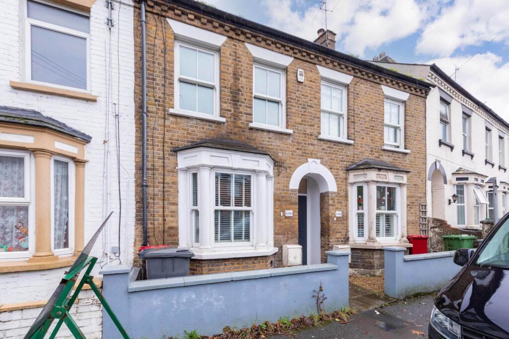 2 bed Mid Terraced House for rent in Slough. From Oakwood Estates - Burnham