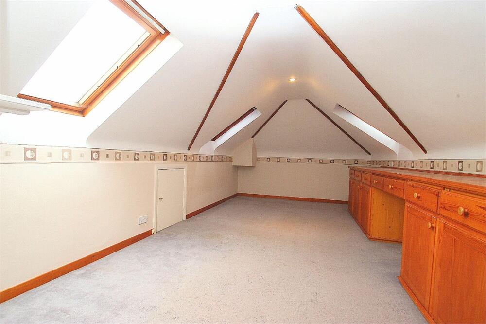 4 bed Chalet for rent in Stanwell. From Oakwood Estates - Datchet