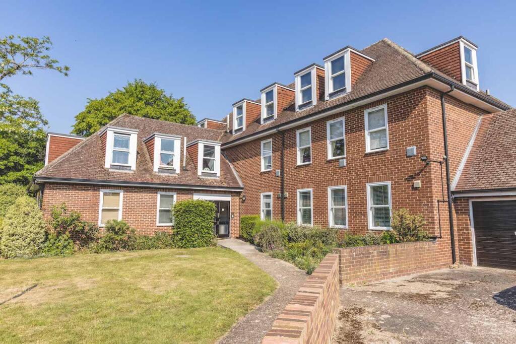2 bed 1st Floor Flat for rent in Datchet. From Oakwood Estates - Datchet