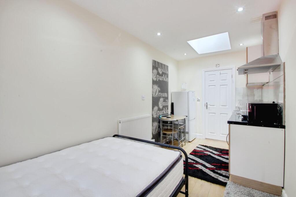 4 bed Studio for rent in West Bedfont. From Oakwood Estates - Datchet 4 bed Studio for rent in West Bedfont. From Oakwood Estates - Datchet