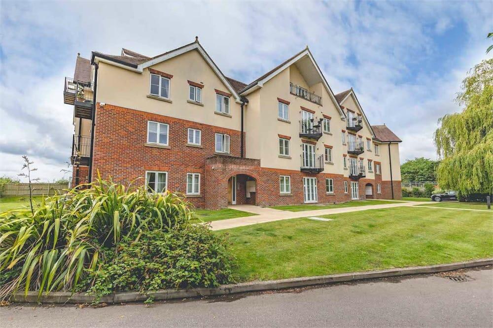 2 bed 1st Floor Flat for rent in Slough. From Oakwood Estates - Datchet 2 bed 1st Floor Flat for rent in Slough. From Oakwood Estates - Datchet