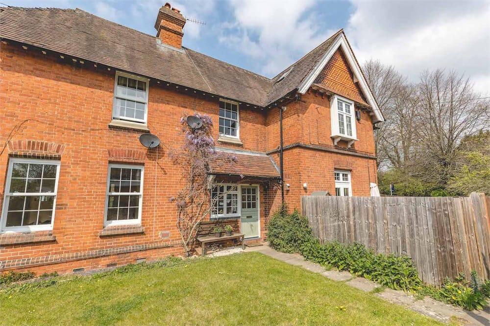 2 bed Mid Terraced House for rent in Datchet. From Oakwood Estates - Datchet 2 bed Mid Terraced House for rent in Datchet. From Oakwood Estates - Datchet