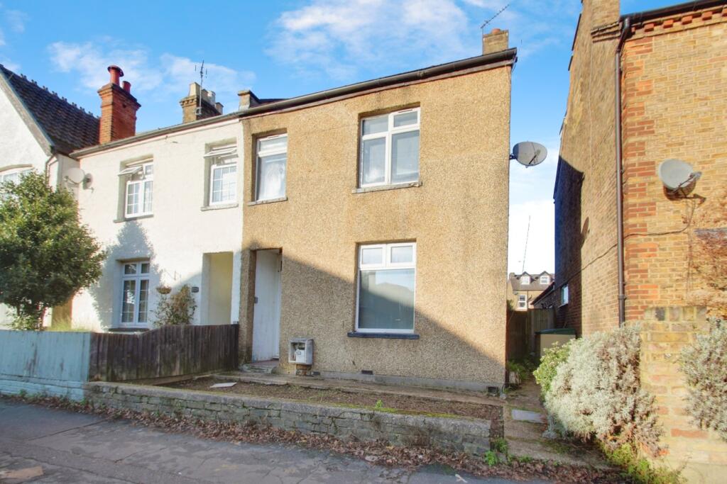 4 bed Semi Detached for rent in Uxbridge. From Oakwood Estates - Iver 4 bed Semi Detached for rent in Uxbridge. From Oakwood Estates - Iver