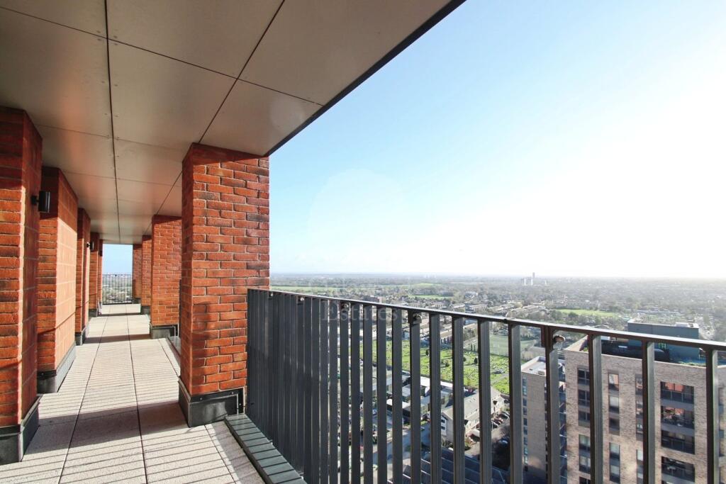 3 bed Apartment for rent in Southall. From Oakwood Estates - Iver