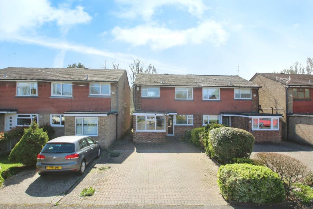 4 bed Semi Detached for rent in Yiewsley. From Oakwood Estates - Iver