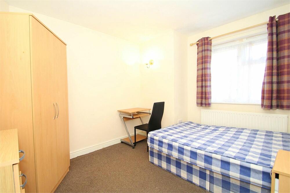 4 bed HMO for rent in Denham. From Oakwood Estates - Iver
