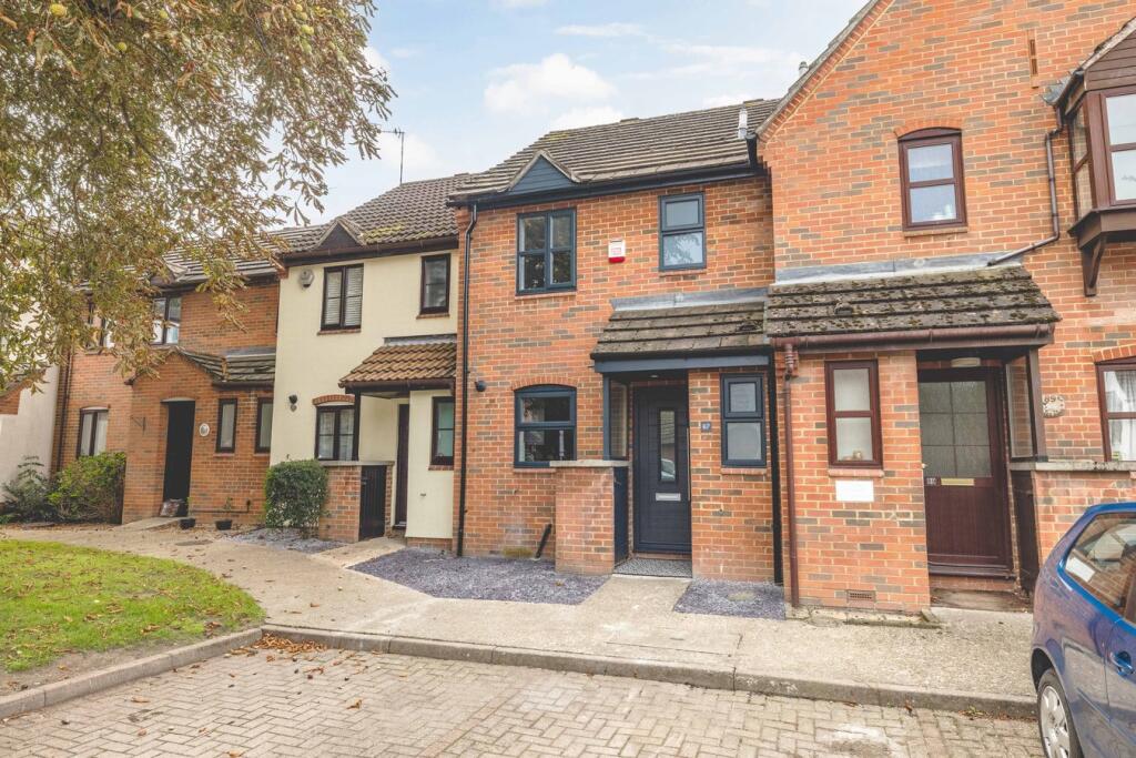 2 bed Mid Terraced House for rent in Uxbridge. From Oakwood Estates - Iver