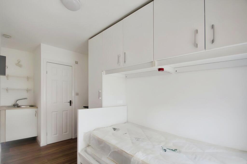 4 bed House Share for rent in Hayes. From Oakwood Estates - Iver 4 bed House Share for rent in Hayes. From Oakwood Estates - Iver