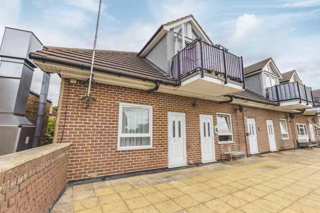 1 bed Apartment for rent in Iver. From Oakwood Estates - Iver