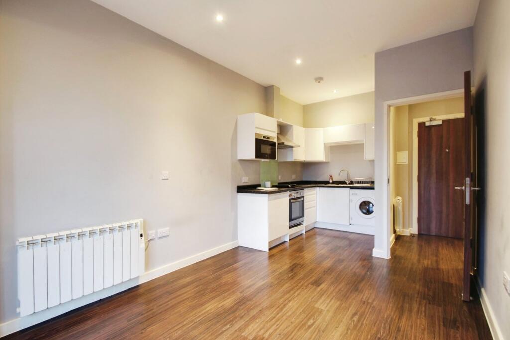 1 bed Apartment for rent in Hayes. From Oakwood Estates - Iver