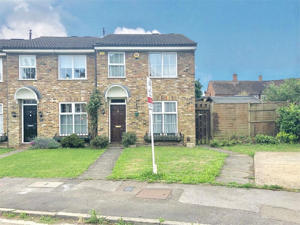 3 bed End of Terrace for rent in Iver. From Oakwood Estates - Iver 3 bed End of Terrace for rent in Iver. From Oakwood Estates - Iver