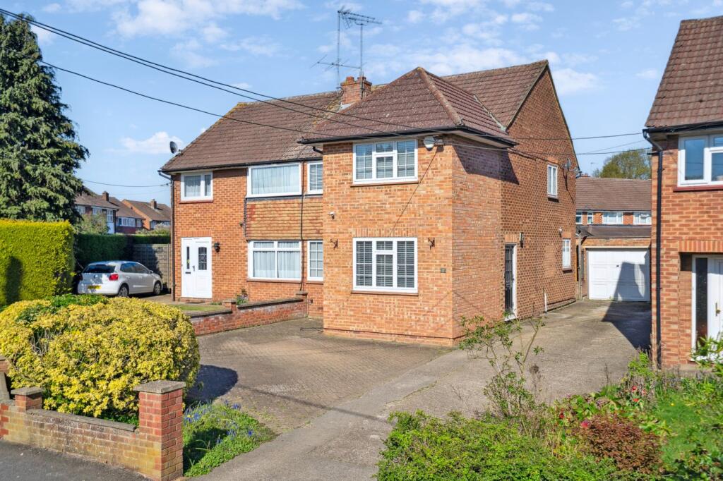 4 bed Semi Detached for rent in Iver. From Oakwood Estates - Iver 4 bed Semi Detached for rent in Iver. From Oakwood Estates - Iver
