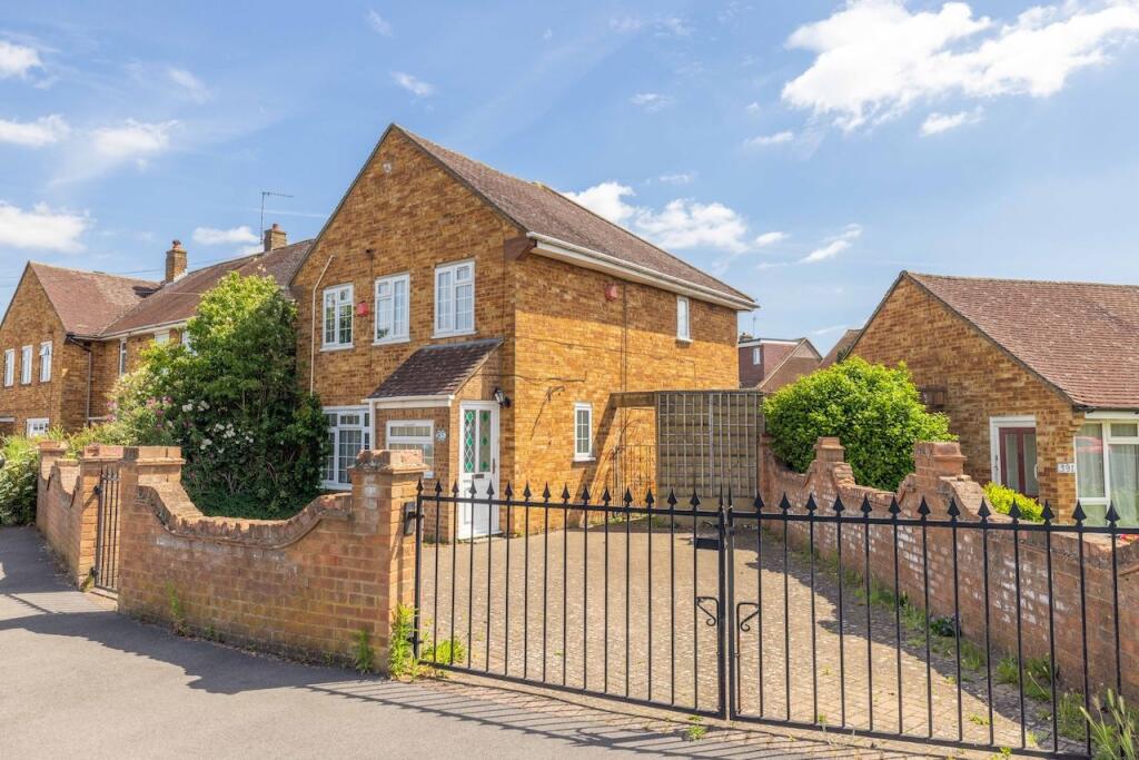 3 bed Semi Detached for rent in Uxbridge. From Oakwood Estates - Iver