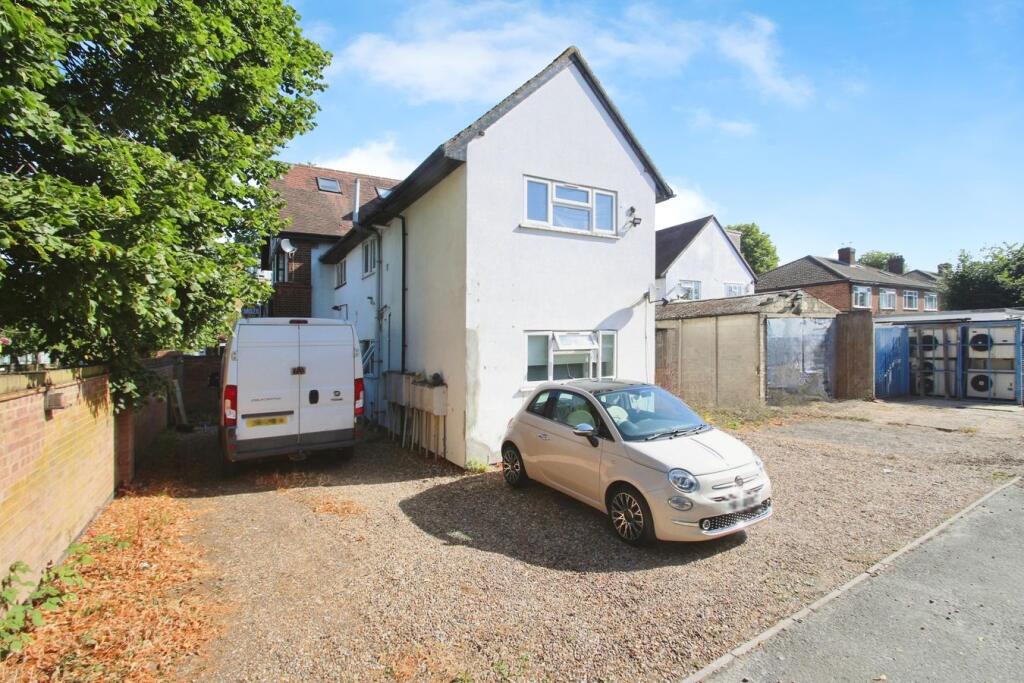 1 bed 1st Floor Flat for rent in Richings Park. From Oakwood Estates - Iver 1 bed 1st Floor Flat for rent in Richings Park. From Oakwood Estates - Iver