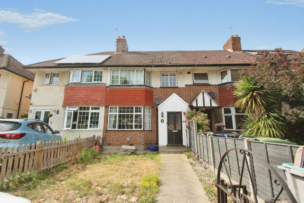3 bed Mid Terraced House for rent in Uxbridge. From Oakwood Estates - Iver 3 bed Mid Terraced House for rent in Uxbridge. From Oakwood Estates - Iver