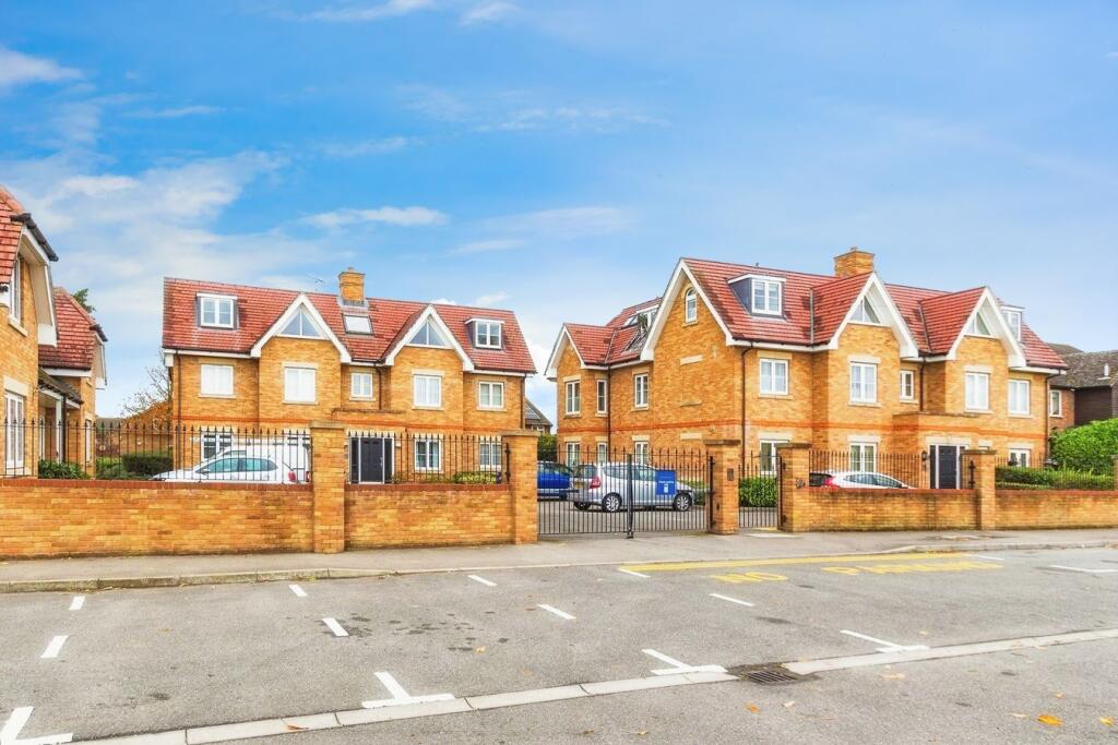 2 bed Penthouse for rent in Iver. From Oakwood Estates - Iver 2 bed Penthouse for rent in Iver. From Oakwood Estates - Iver