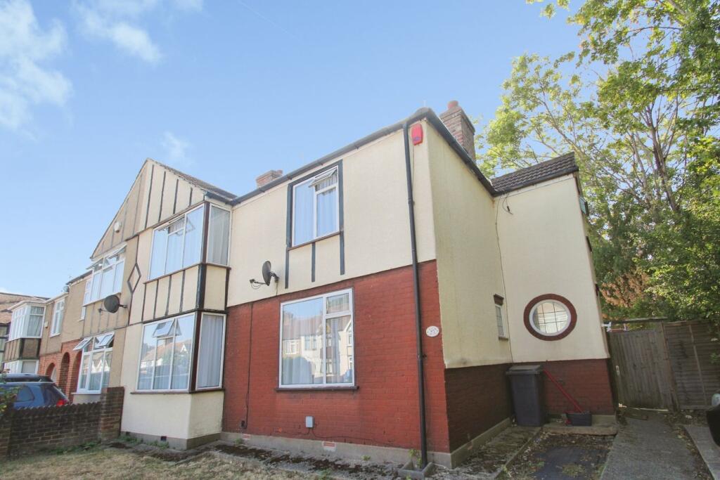 5 bed End of Terrace for rent in Uxbridge. From Oakwood Estates - Iver 5 bed End of Terrace for rent in Uxbridge. From Oakwood Estates - Iver