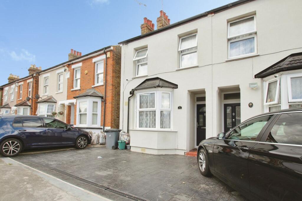 3 bed Semi Detached for rent in Uxbridge. From Oakwood Estates - Iver 3 bed Semi Detached for rent in Uxbridge. From Oakwood Estates - Iver