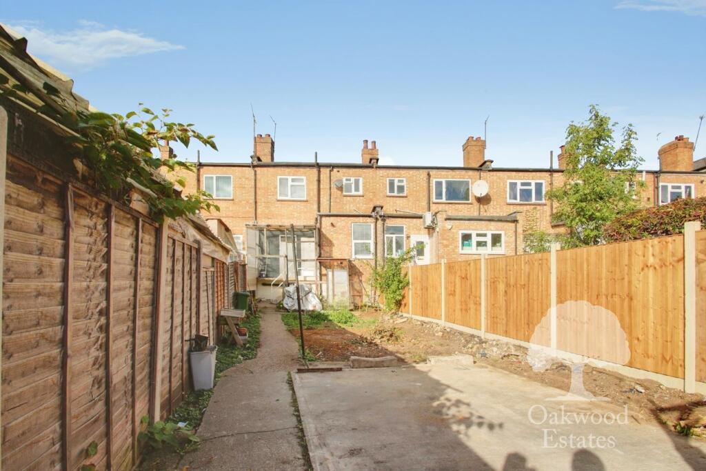 3 bed Apartment for rent in Uxbridge. From Oakwood Estates - Iver