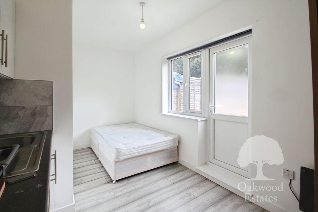 1 bed HMO for rent in West Drayton. From Oakwood Estates - Iver