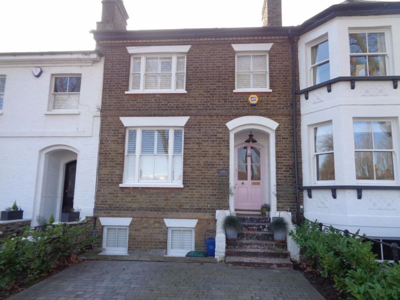 4 bed Townhouse for rent in Southend-On-Sea. From Hopson Property Management Ltd