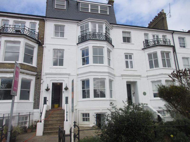 1 bed Upper Floor Flat for rent in Southend-On-Sea. From Hopson Property Management Ltd