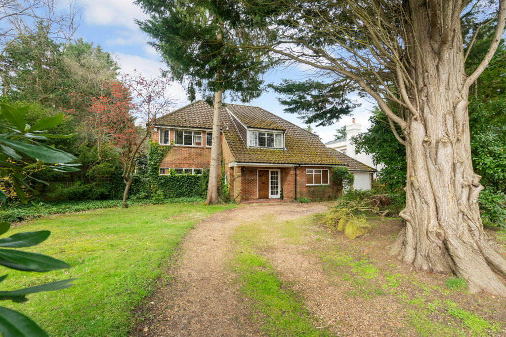 4 bed Detached House for rent in Walton-on-Thames. From John D Wood & Co - Weybridge