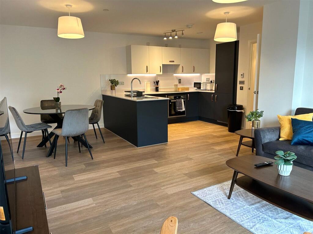 2 bed 1st Floor Flat for rent in Walton-on-Thames. From John D Wood & Co. Sales - Weybridge