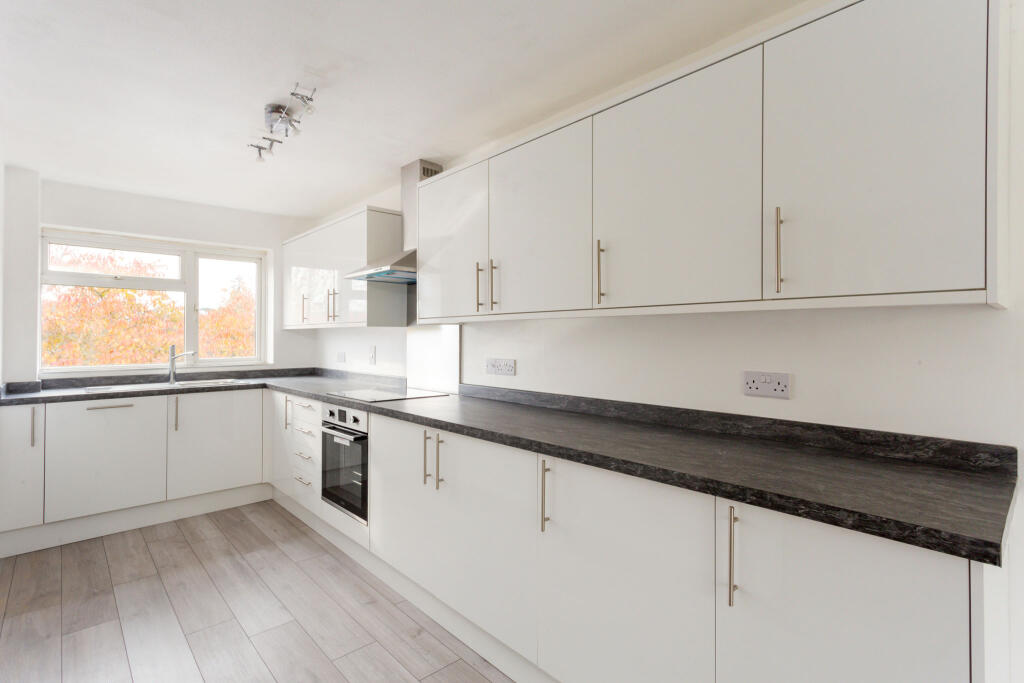 2 bed 1st Floor Flat for rent in Weybridge. From John D Wood & Co. Sales - Weybridge