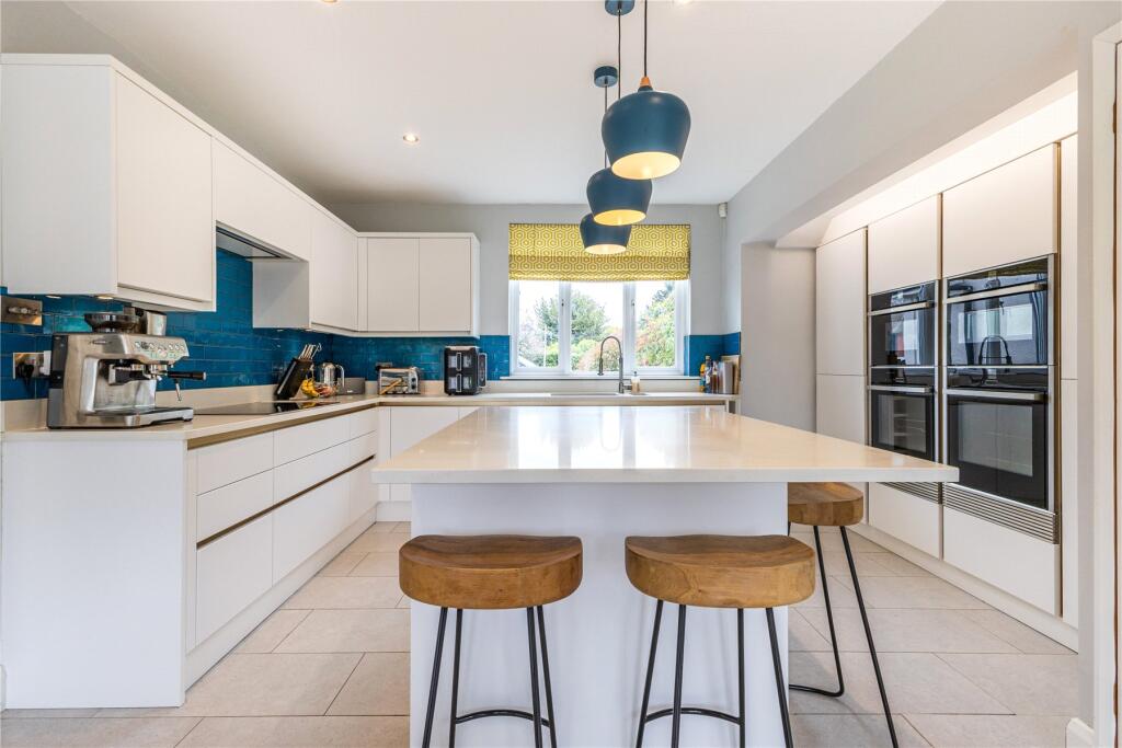 4 bed Detached for rent in Walton-on-Thames. From John D Wood & Co. Sales - Weybridge 4 bed Detached for rent in Walton-on-Thames. From John D Wood & Co. Sales - Weybridge