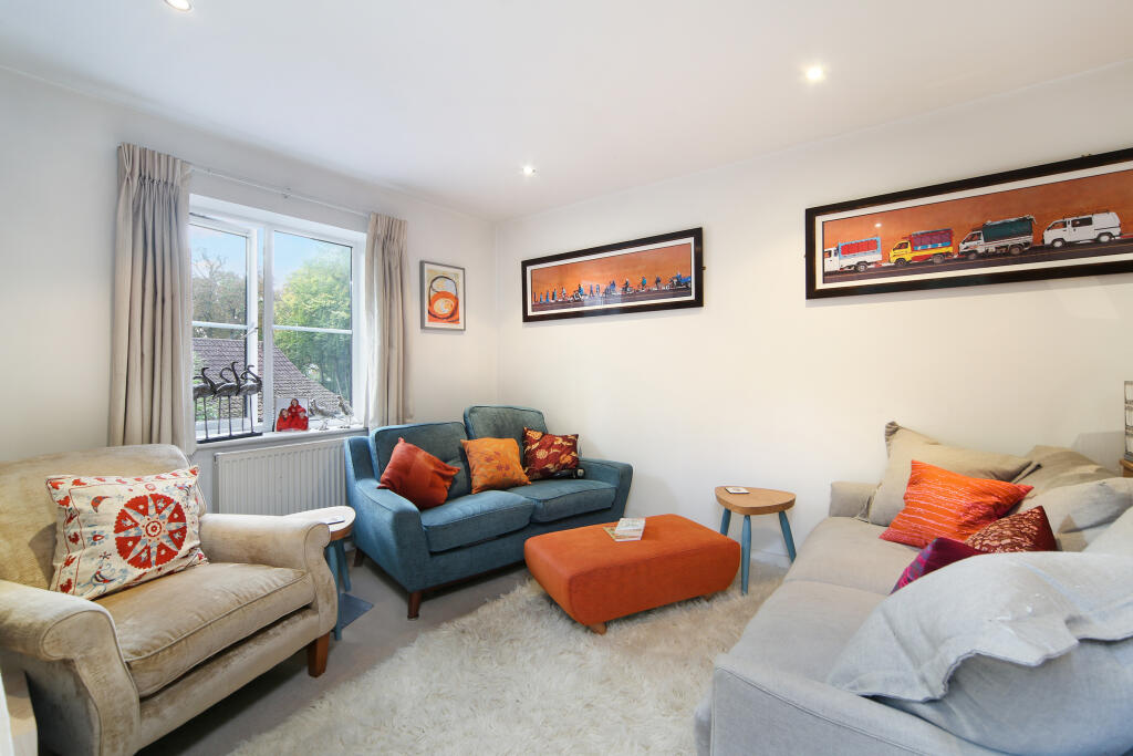 2 bed 1st Floor Flat for rent in Weybridge. From John D Wood & Co. Sales - Weybridge