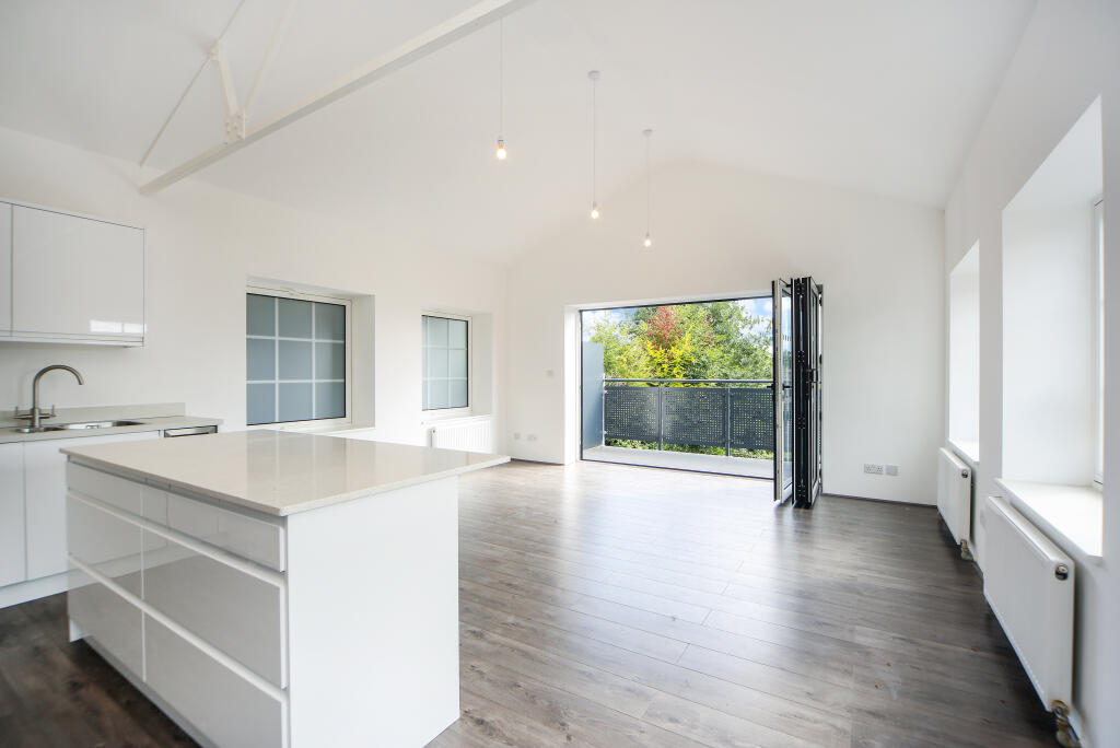 3 bed 1st Floor Flat for rent in Chertsey. From John D Wood & Co. Sales - Weybridge