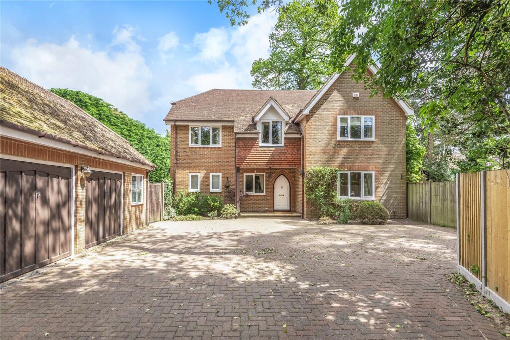 5 bed Detached for rent in Sheerwater. From John D Wood & Co. Sales - Weybridge 5 bed Detached for rent in Sheerwater. From John D Wood & Co. Sales - Weybridge