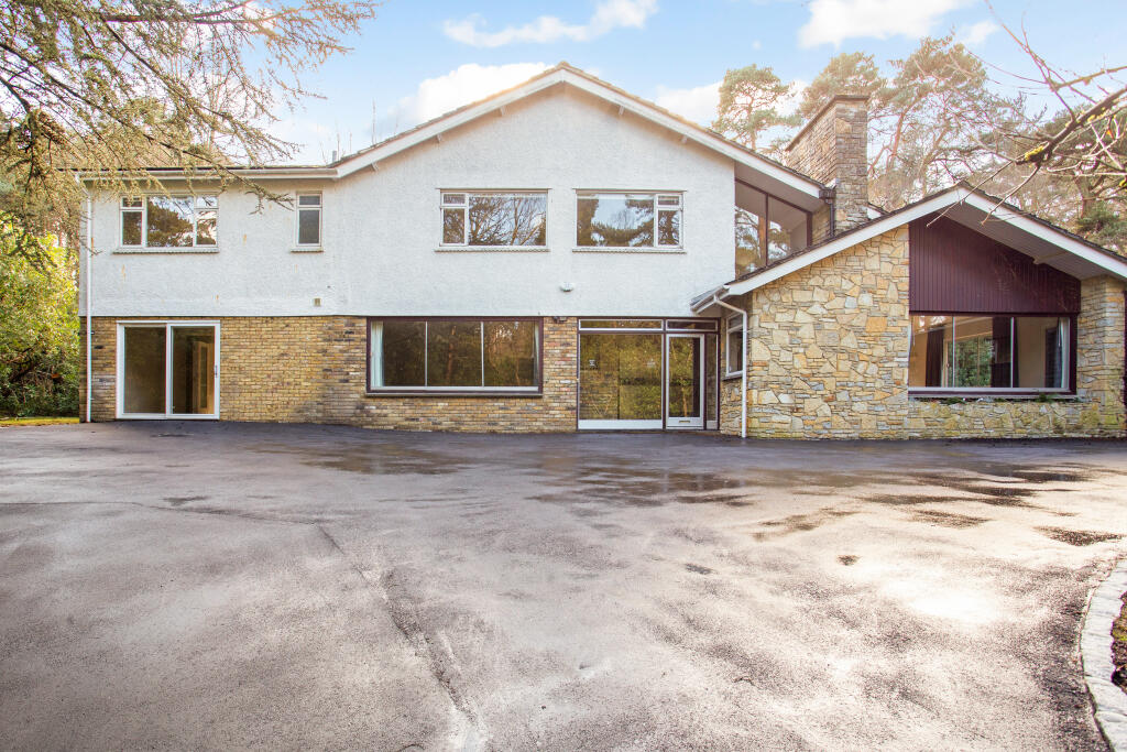 6 bed Detached for rent in Weybridge. From John D Wood & Co. Sales - Weybridge