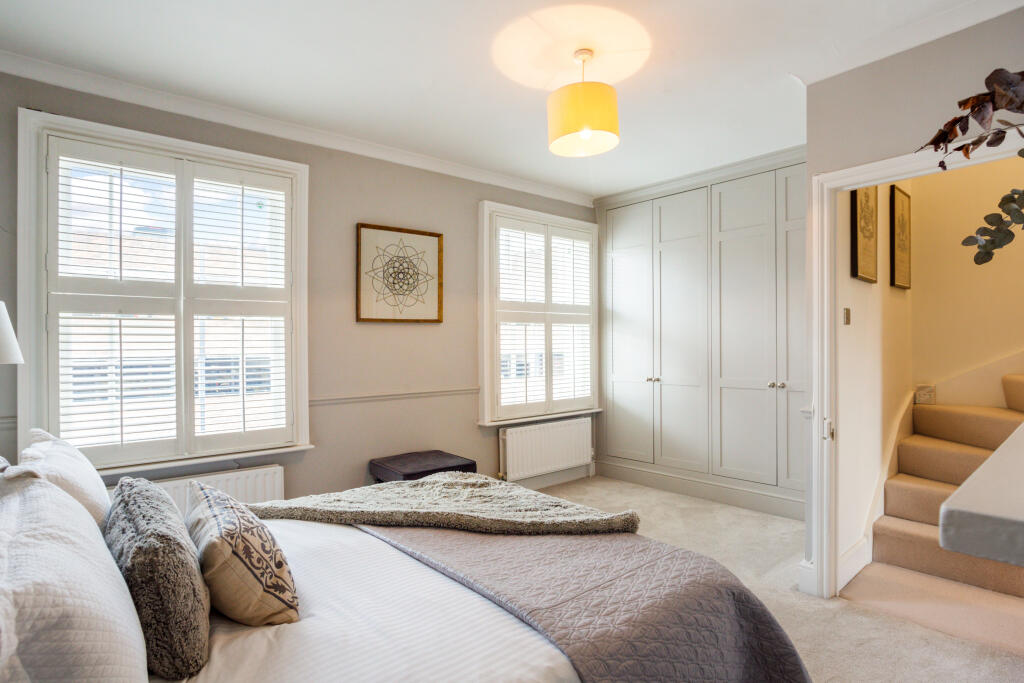 3 bed Detached for rent in Weybridge. From John D Wood & Co. Sales - Weybridge