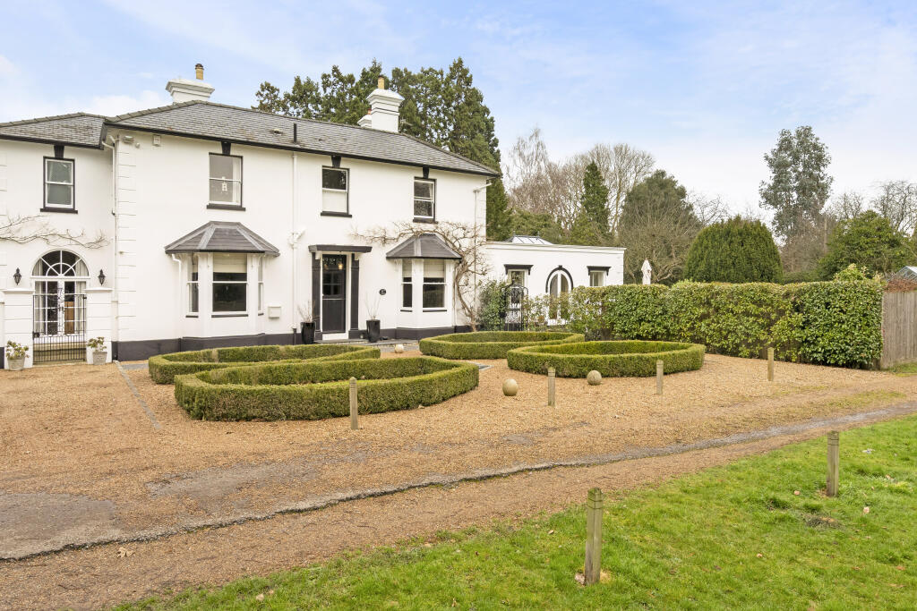 4 bed Detached for rent in Chertsey. From John D Wood & Co. Sales - Weybridge 4 bed Detached for rent in Chertsey. From John D Wood & Co. Sales - Weybridge