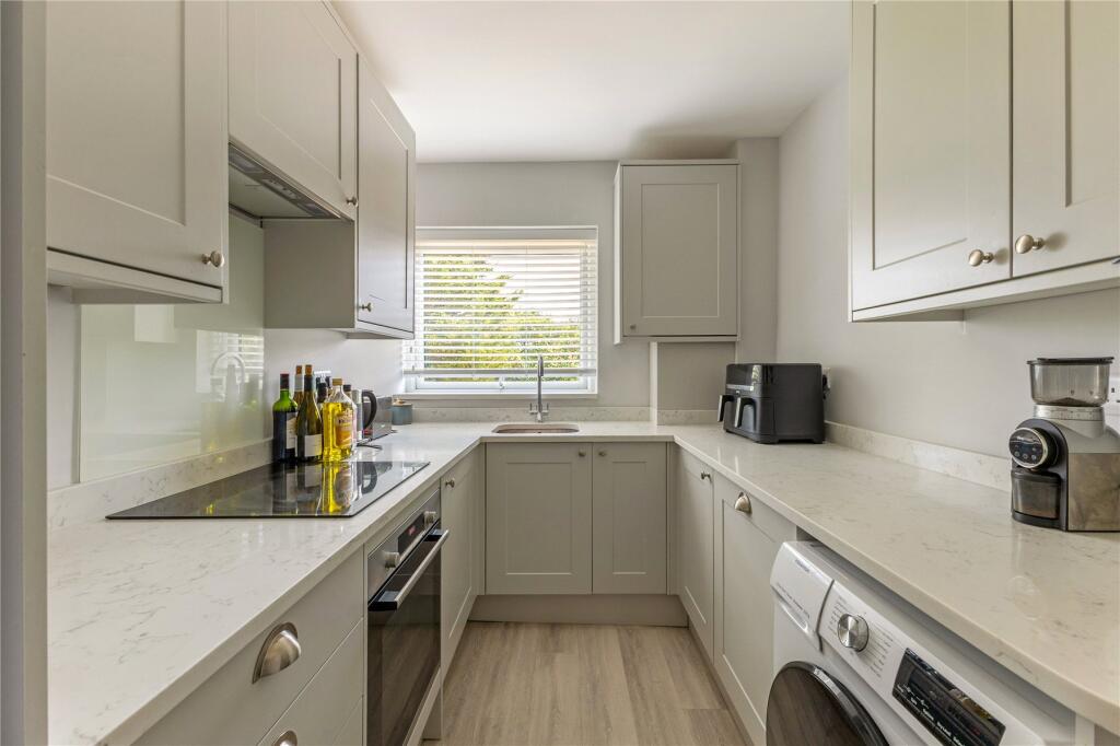 2 bed 1st Floor Flat for rent in Weybridge. From John D Wood & Co. Sales - Weybridge