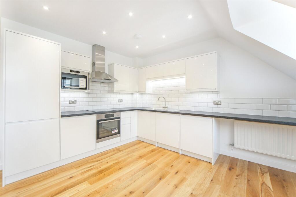2 bed 1st Floor Flat for rent in Walton-on-Thames. From John D Wood & Co. Sales - Weybridge