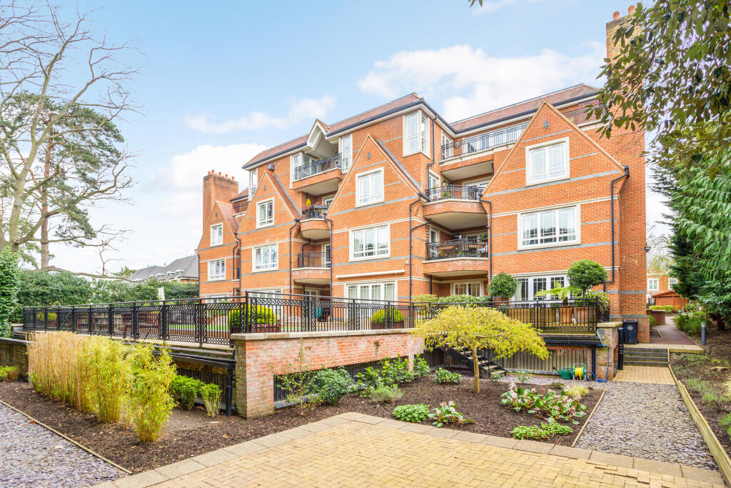 2 bed 1st Floor Flat for rent in Weybridge. From John D Wood & Co. Sales - Weybridge 2 bed 1st Floor Flat for rent in Weybridge. From John D Wood & Co. Sales - Weybridge